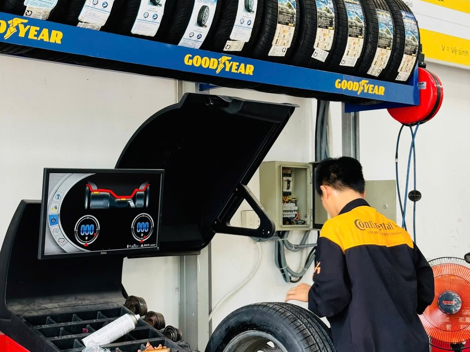 Cân bằng động bánh xe Kia Seltos trên máy cân mâm