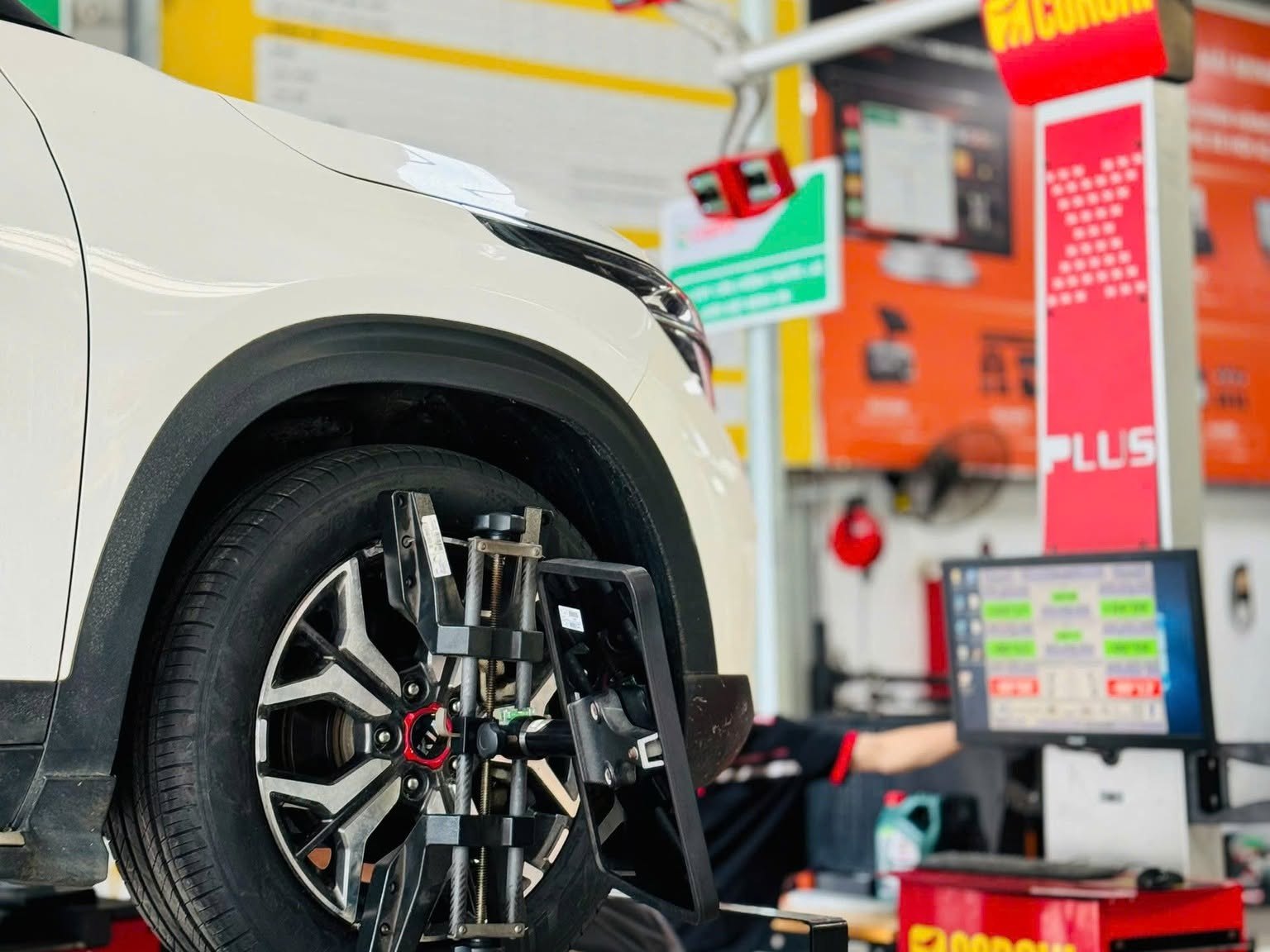 Cân chỉnh thước lái Kia Seltos trên máy Corghi