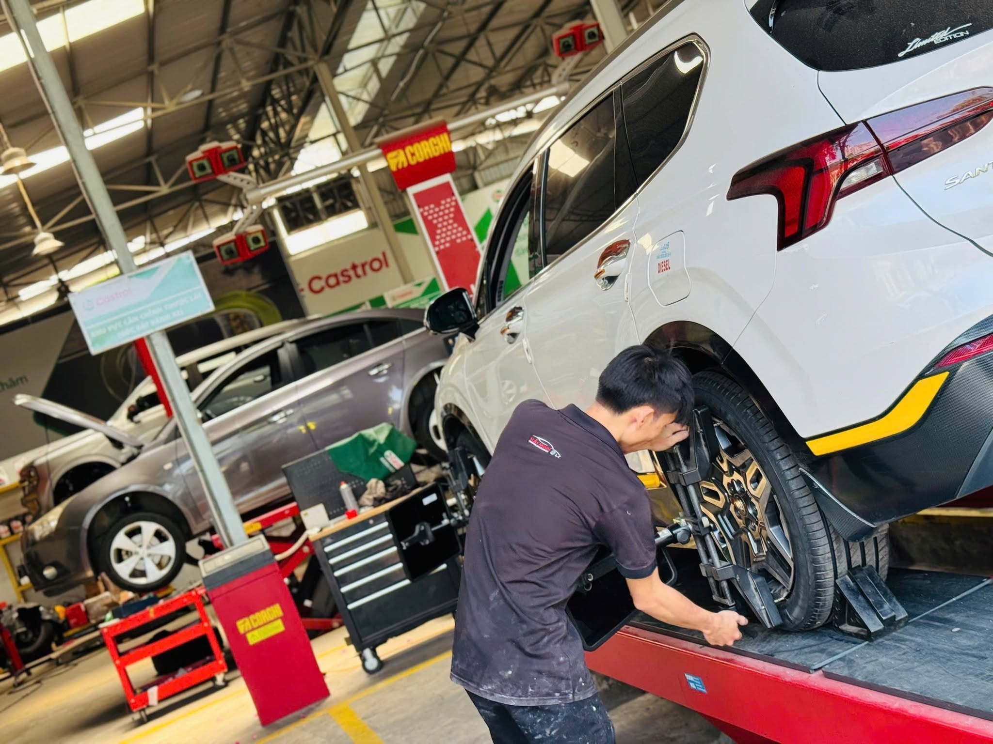 Cân chỉnh thước lái Hyundai Santa Fe trên máy Corghi