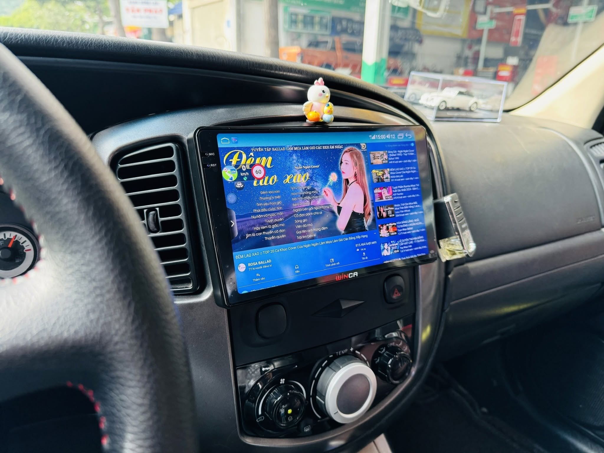Màn hình Winca S200+ phát video ca nhạc trên Ford Escape