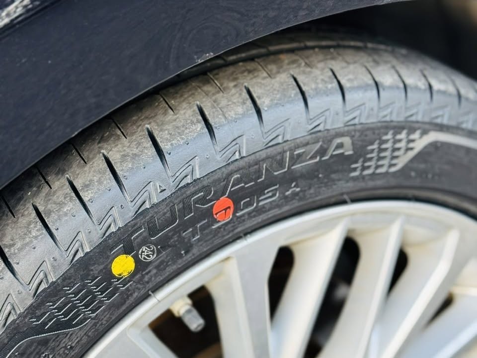 Hông lốp Bridgestone Turanza T005A dập nổi tên dòng lốp