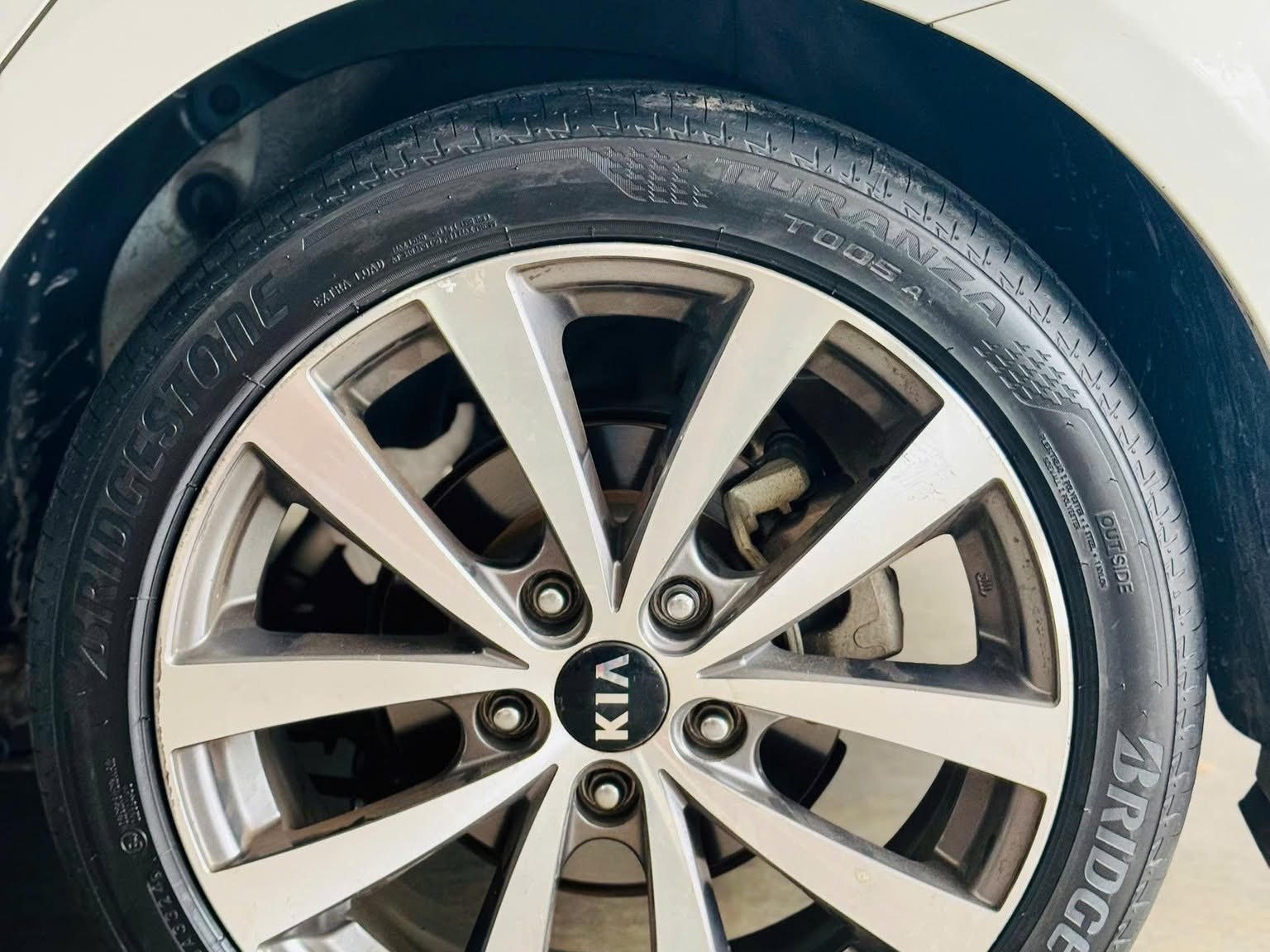 Lốp Bridgestone Turanza T005A 215/45R17 lắp trên Kia Cerato