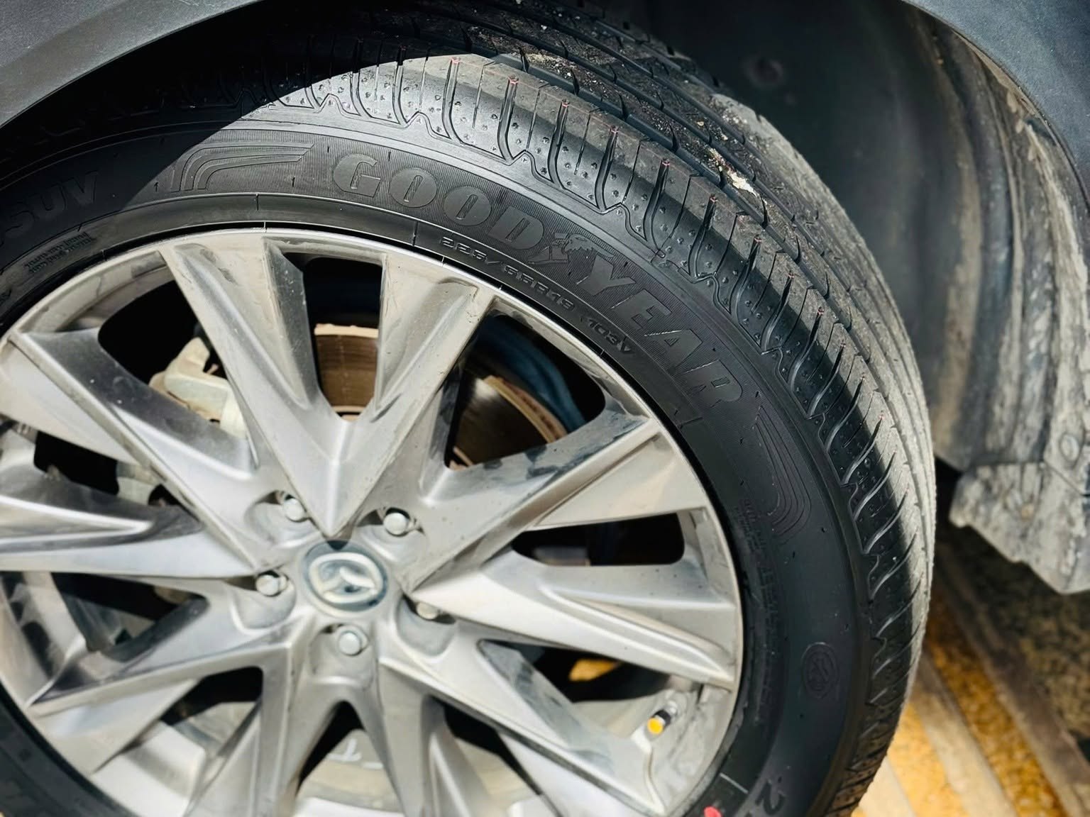 Lốp Goodyear EfficientGrip Performance SUV lắp trên mâm Mazda CX-5