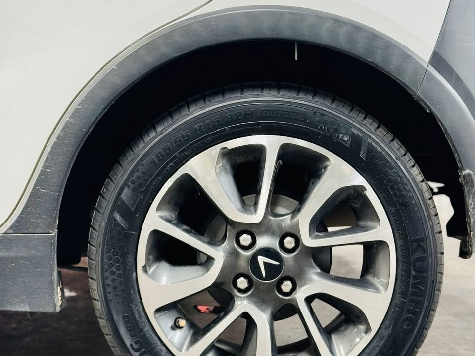 Lốp Kumho Ecowing ES31 lắp trên mâm VinFast Fadil