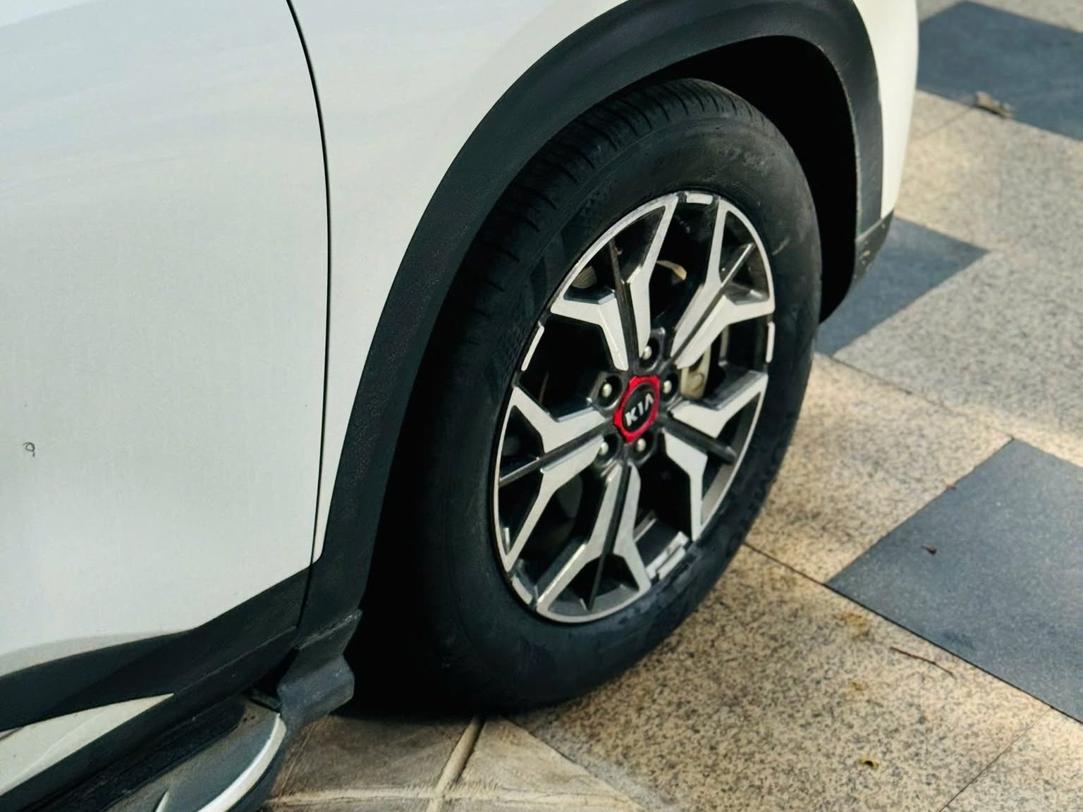 Lốp Kumho Solus HS63 lắp trên Kia Seltos