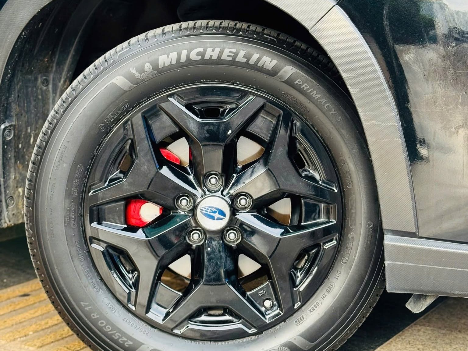 Lốp Michelin Primacy 5 225/60R17 lắp trên Subaru Forester