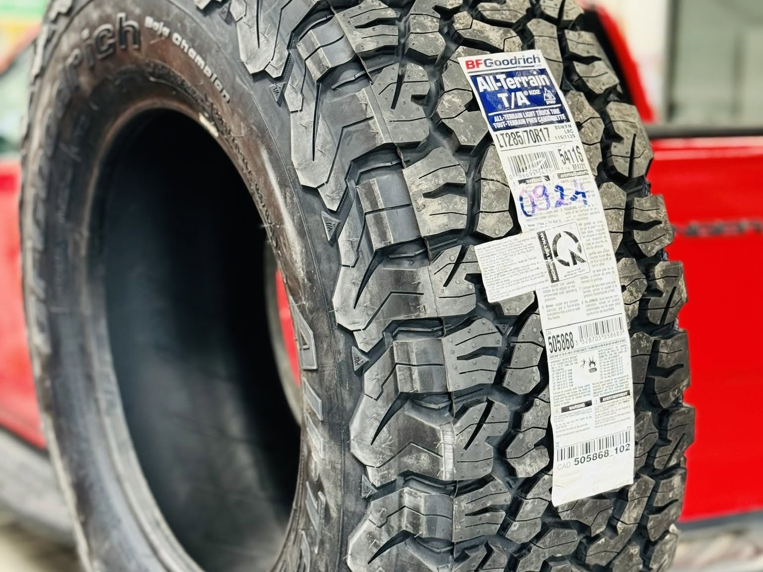 Tem lốp BFGoodrich All-Terrain T/A KO2 LT285/70R17