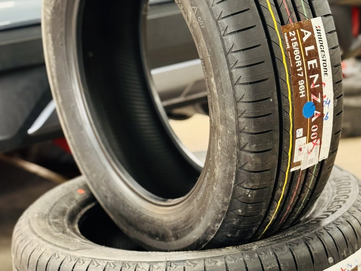 Tem lốp Bridgestone Alenza 001 215/60R17 96H